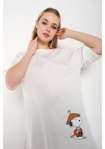 Kadın Snoppy Baskılı Oversize Tişört fırsatları