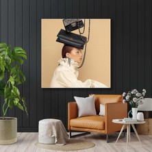 Kıvırcık Saçlı Vintage Gold Makyajlı Kadın Güzellik Salonu Kare Kanvas Tablo