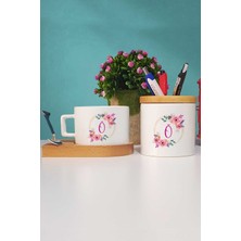 Hedizu Çiçekli Ö Harfli Ahşap Altlıklı Fincan ve Kalemlik