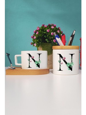 Hedizu Çiçek Desenli N Harfli Ahşap Altlıklı Fincan ve Kalemlik