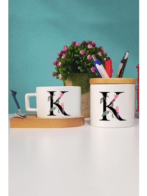 Hedizu Çiçek Desenli K Harfli Ahşap Altlıklı Fincan ve Kalemlik