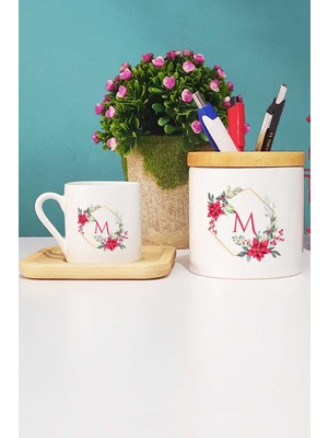 Hedizu Çiçekli M Harfli Türk Kahvesi Fincanı Ahşap Altlıklı ve Kalemlik
