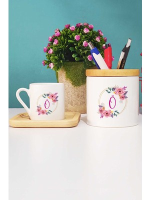 Hedizu Çiçekli Ö Harfli Türk Kahvesi Fincanı Ahşap Altlıklı ve Kalemlik