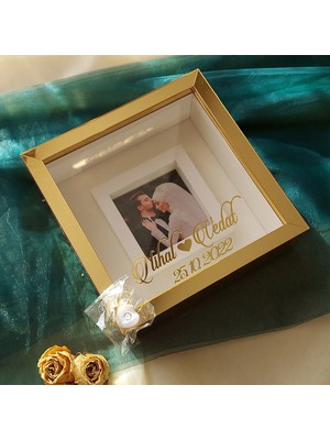 Verda Çerçeve 25 x 25 cm Gold Pleksi Kaplı Fotoğraf Bölümlü Isimli ve Tarihli Ledli Çerçeve