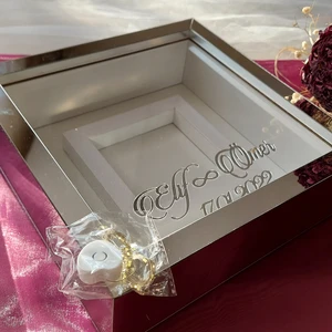 Verda Çerçeve 25 x 25 cm Gümüş Pleksi Kaplı Fotoğraf Bölümlü Isimli ve Tarihli Ledli Çerçeve