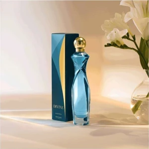 Zambak ve Frızya Içeren Sofistike Kokulu Orijinal Divine Edp Kalıcı Kadın Parfümü