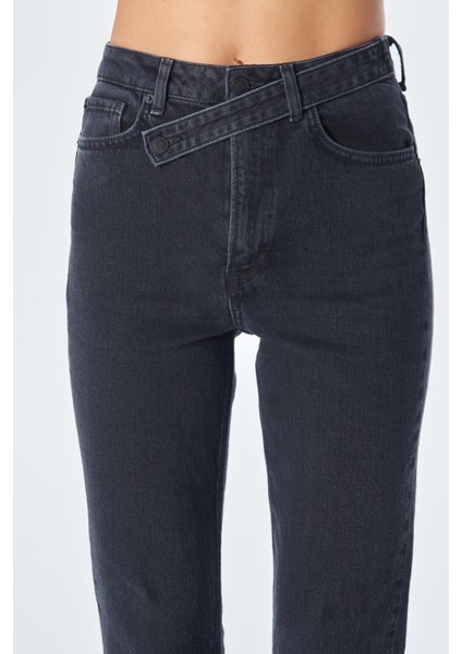 Antrasit Slim Straight Paçası Yırtmaçlı Çapraz Kemerli Jean Pantolon C 4556-011 indirimleri