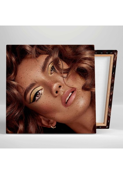Kırmızı Ve Pembe Makyajlı Yüzünde Kelebek Olan Kadın Make Up Güzellik Salonu Kare Kanvas Tablo fiyatları