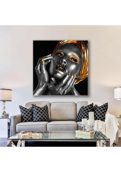 Gümüş ve Gold Makyajlı ve Saç Aksesuarlı Dudakları Pırıltılı Manken Kanvas Tablo
