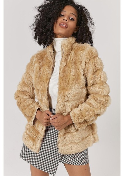 8414152 Kürk Enine Çizgi Desenli Önü Fermuarlı Kaban Camel