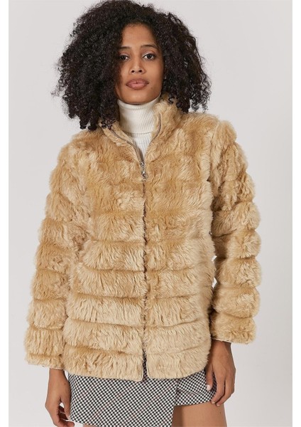 8414152 Kürk Enine Çizgi Desenli Önü Fermuarlı Kaban Camel modelleri