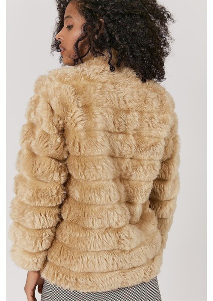 8414152 Kürk Enine Çizgi Desenli Önü Fermuarlı Kaban Camel fırsatları