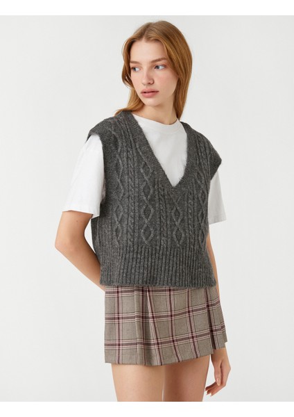 Örgü Süveter V Yaka Saç Örgüsü Desenli