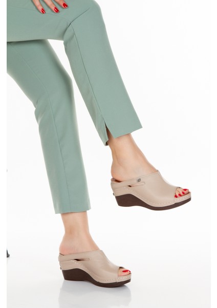 Dolgu Topuk Deri Kadın Terlik