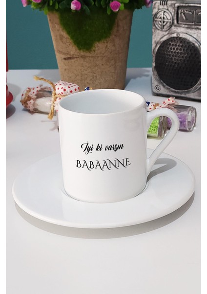 Iyi Ki Varsın Babaanne Babaanneye Hediye Türk Kahvesi Fincanı Beyaz ve Anahtarlık modelleri