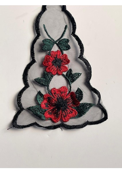 15X11 cm Siyah Tül Üzerine Nakış Kırmızı Gül ve Yeşil Yaprak Aplike