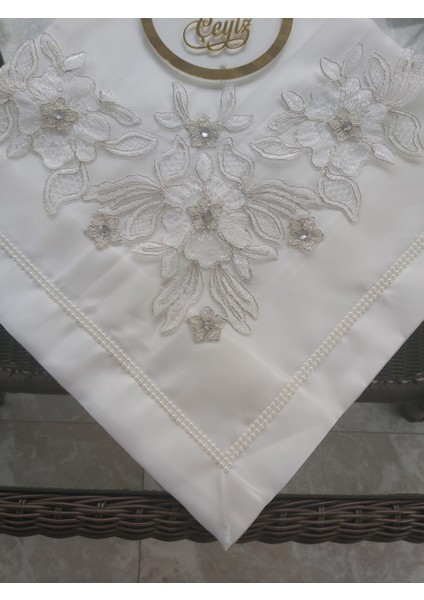Çeyizlik Hediyelik Gelin Veya Damat Için Güpür ve Incili Dantel Aplikeli Beyaz Nişan Söz Bohçası