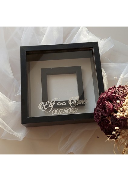 25 x 25 cm Siyah Renkli Fotoğraf Bölümlü Isimli ve Tarihli Çerçeve