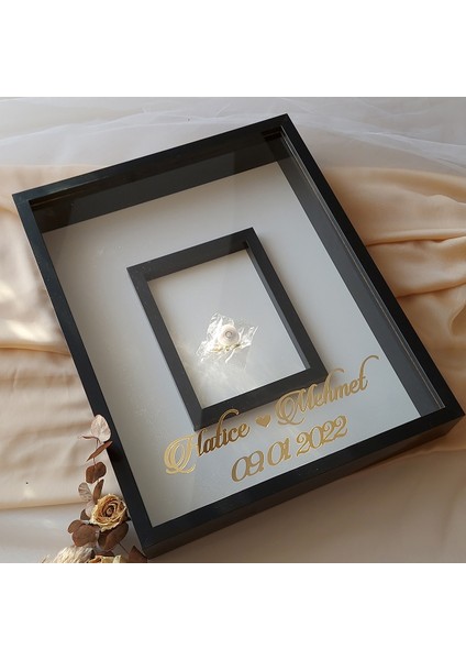 40 x 50 cm Siyah Renkli Isimli ve Ledli Fotoğraf Bölümlü Gül Anı Çerçevesi