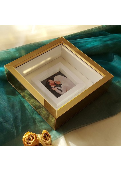 25 x 25 cm Gold Pleksi Kaplı Fotoğraf Bölümlü Çerçeve