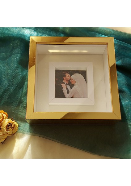 25 x 25 cm Gold Pleksi Kaplı Fotoğraf Bölümlü Çerçeve fiyatları