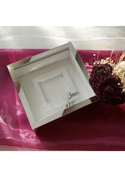 25 x 25 cm Gümüş Pleksi Kaplı Fotoğraf Bölümlü Isimli ve Tarihli Çerçeve