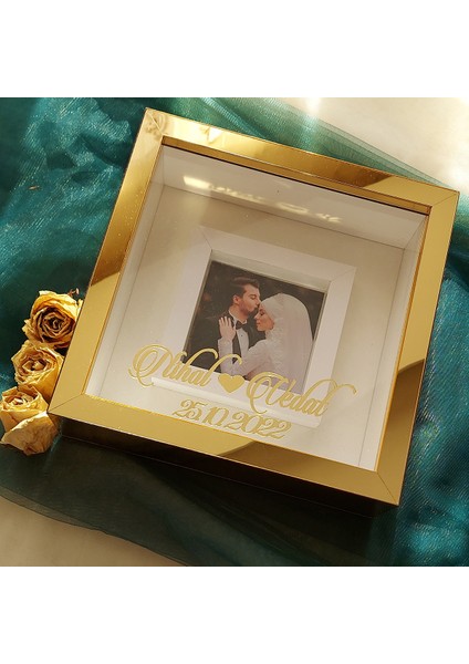 25 x 25 cm Gold Pleksi Kaplı Fotoğraf Bölümlü Isimli ve Tarihli Çerçeve modelleri