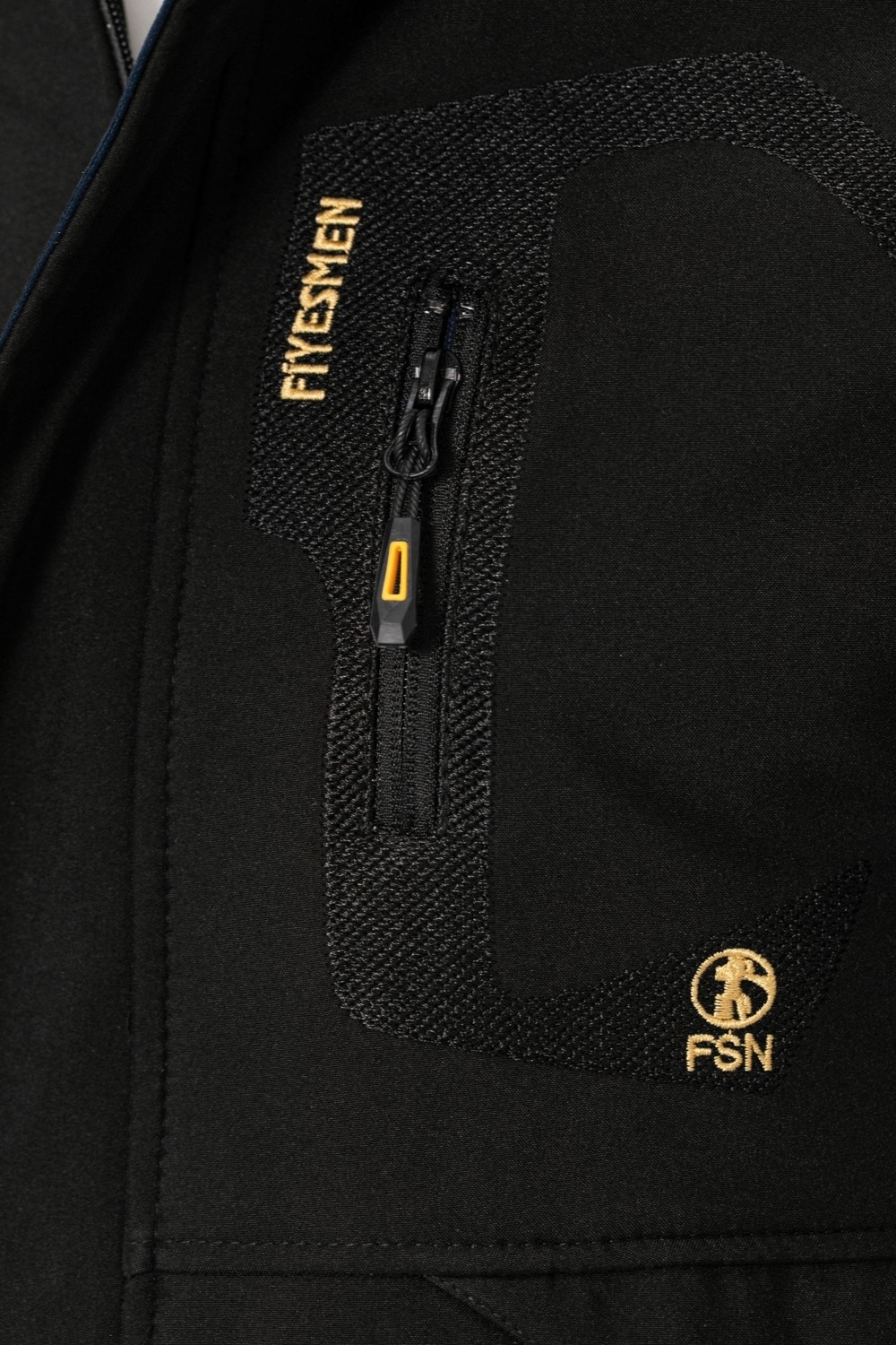 Famoda Kürklü Su ve Rüzgar Geçirmez Siyah Softshell Kışlık Erkek Mont görsel 2