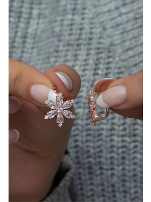 Nereze 925 Ayar Gümüş Beyaz Taşlı Kamelya Çiçeği Küpe