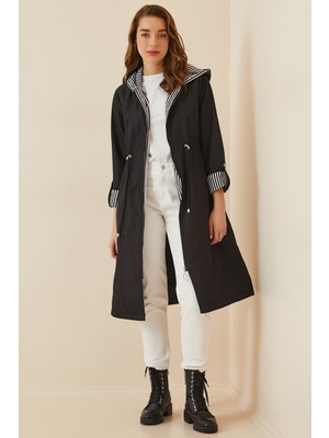 Hazelin Kadın Siyah Beli Büzgülü Kapşonlu Uzun Trençkot HZL22W-BD190911