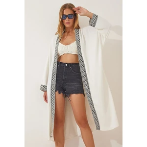 Kadın Beyaz Nakışlı Kuşaklı Uzun Kimono HZL22S-BD158651