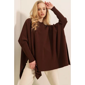 Kadın Kahverengi Oversize Yırtmaçlı Panço Triko Kazak  HZL23W-BD1100761
