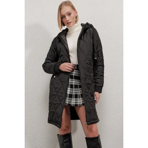 Kadın Siyah Kapitone Uzun Şişme Mont HZL22W-BD151381