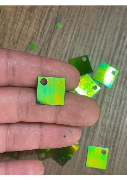 Çanta ve Supla Birinci Kalite Lazer Kesim Kare Yeşil Pul 2 cm 50 gr