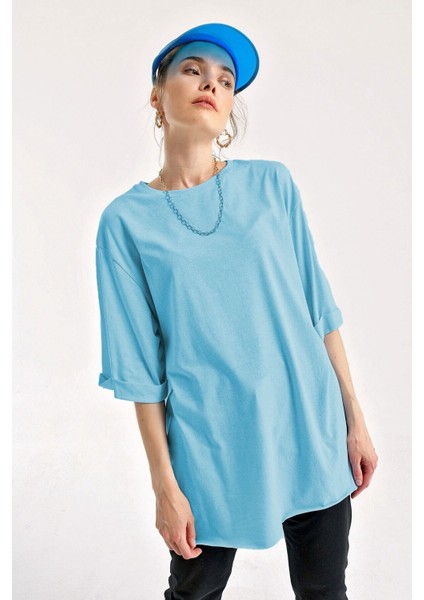 Kadın Turkuaz Bisiklet Yaka Yandan Yırtmaçlı Kolu Katlı Oversize Örme T-Shirt HZL22S-BD143251