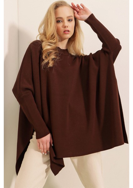 Kadın Kahverengi Oversize Yırtmaçlı Panço Triko Kazak HZL23W-BD1100761