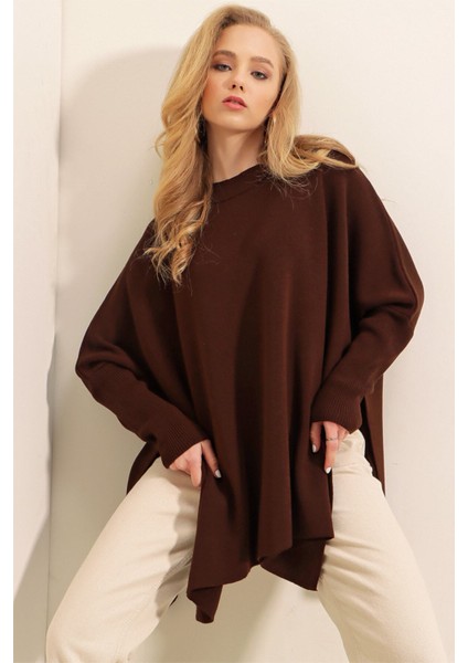 Kadın Kahverengi Oversize Yırtmaçlı Panço Triko Kazak HZL23W-BD1100761 modelleri