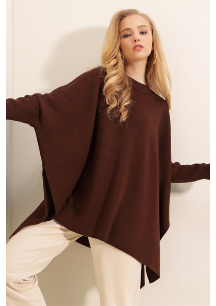 Kadın Kahverengi Oversize Yırtmaçlı Panço Triko Kazak HZL23W-BD1100761 fırsatları