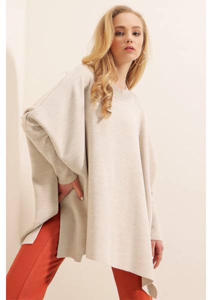 Kadın Krem Oversize Yırtmaçlı Panço Triko Kazak HZL23W-BD1100761 fırsatları