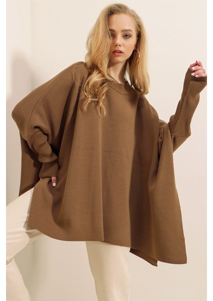 Kadın Sütlü Kahve Oversize Yırtmaçlı Panço Triko Kazak HZL23W-BD1100761 modelleri