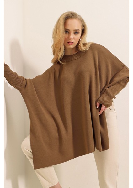 Kadın Sütlü Kahve Oversize Yırtmaçlı Panço Triko Kazak HZL23W-BD1100761 fırsatları