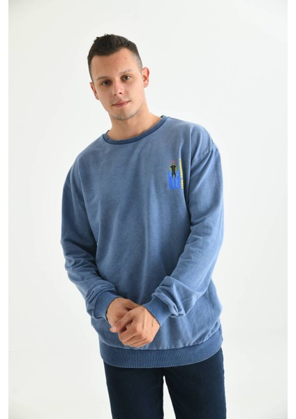 Erkek Mavi Asit Yıkama Sırt Baskı Detaylı Sweatshirtt