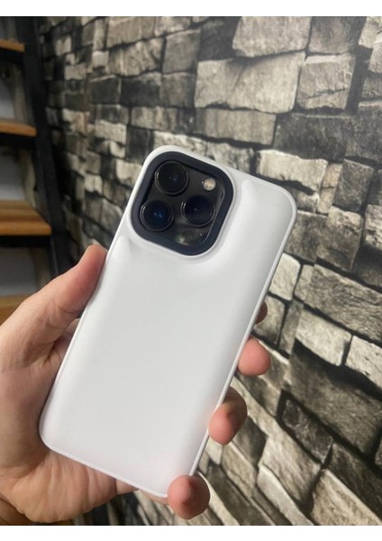 iPhone 13 Pro Max Puffer Şişme Kılıf Iç Kısmı Kadifeli Kapak Beyaz