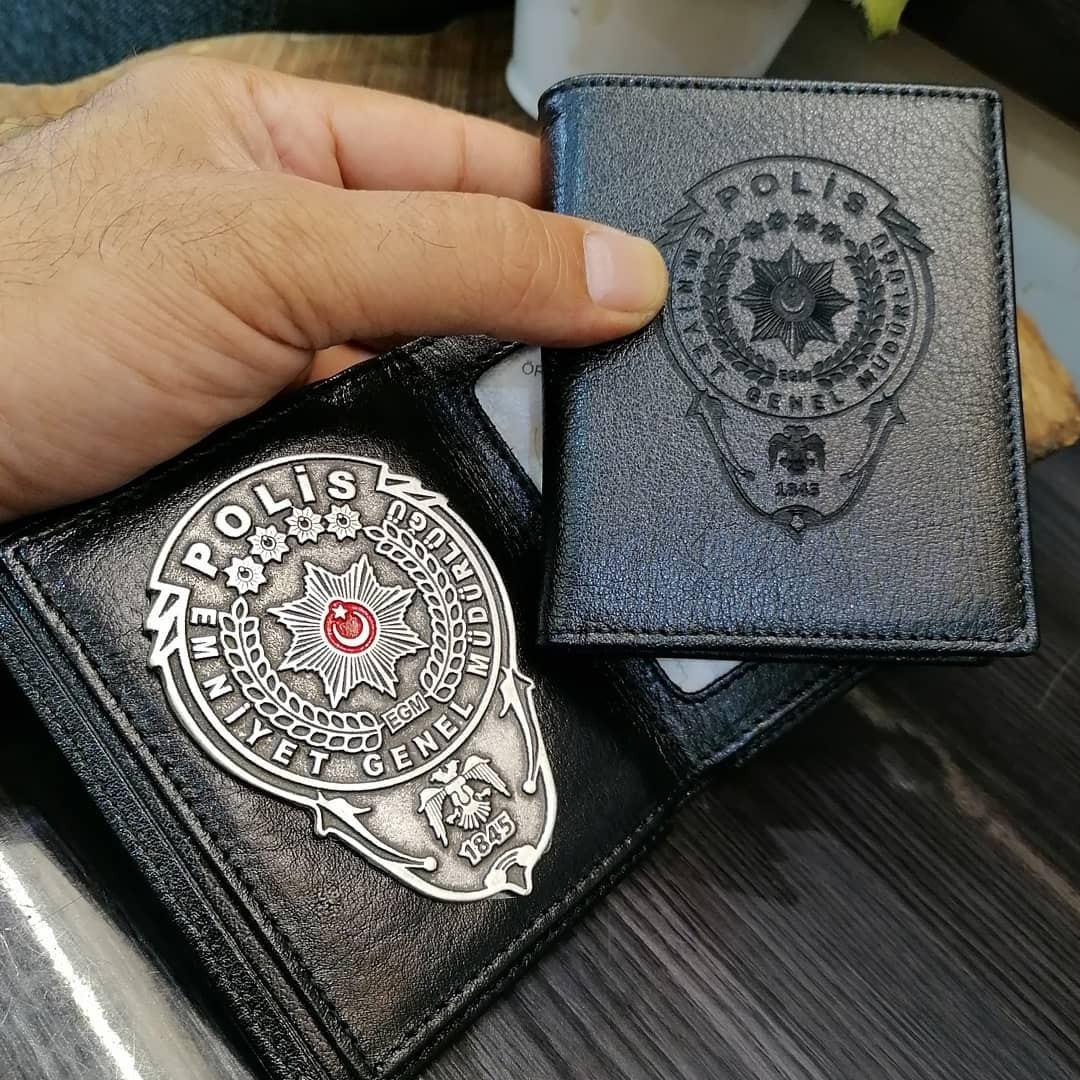 kuyumcudan Siyah Deri Cüzdan, Kartlık Bölmeli ve Fermuarlı Model, Polis Mat Rozetli
