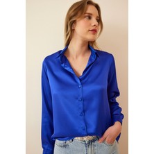 Hazelin Kadın Canlı Mavi Hafif Dökümlü Saten Yüzeyli Gömlek HZL22W-BD139641