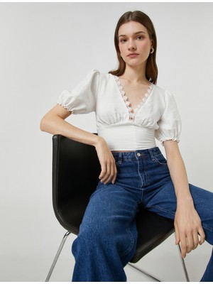 Koton Crop Bluz Dantel Detaylı V Yaka