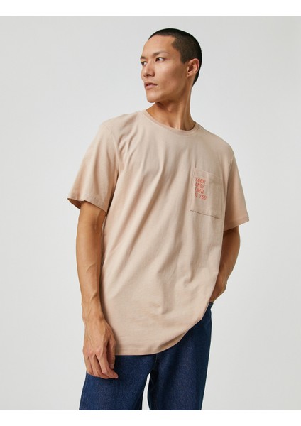 Basic Tişört Slogan Baskılı Cep Detaylı Bisiklet Yaka