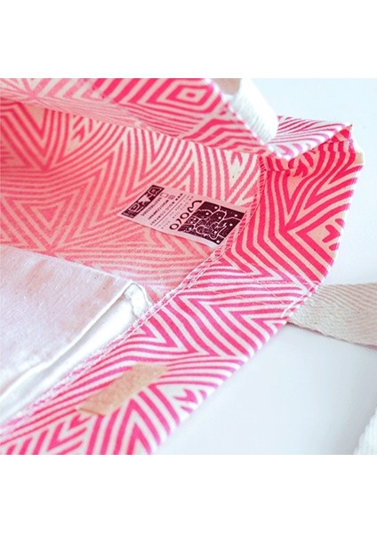 Bez Çanta Mercan Kırmızı Üzerine Geometrik Çizgi Desenli Kanvas