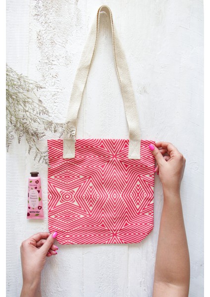 Bez Çanta Mercan Kırmızı Üzerine Geometrik Çizgi Desenli Kanvas fiyatları