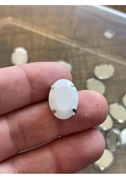 13X18 mm 1.8 cm Beyaz Kasalı Delikli Dikme Cam Taş 25 Adet fiyatları